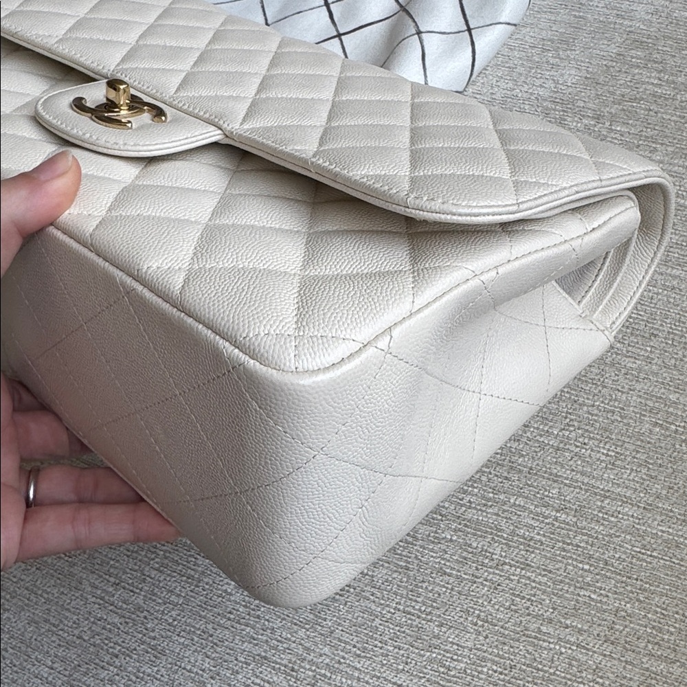 CHANEL authentic classic flap bag in white with gold hardware, size jumbo - Picture 6 of 16